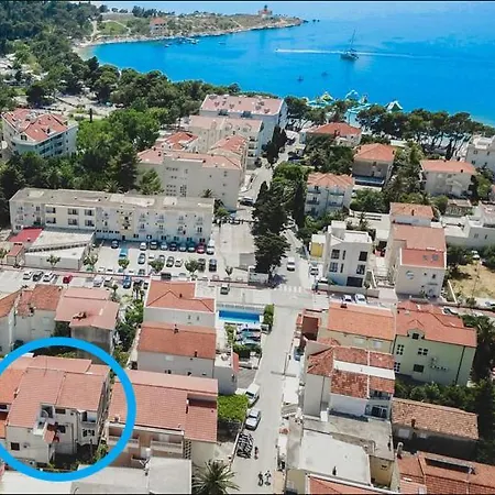 Luxurious Jube ماكارسكا