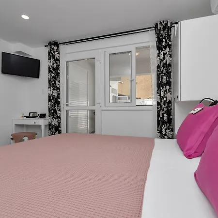 Luxurious Jube Makarska