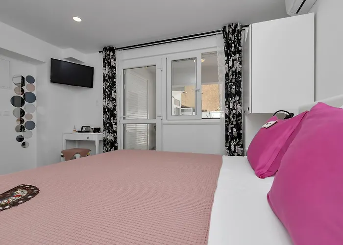 Luxurious Jube Макарска