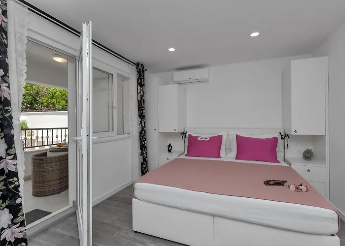 Luxurious Jube Макарска