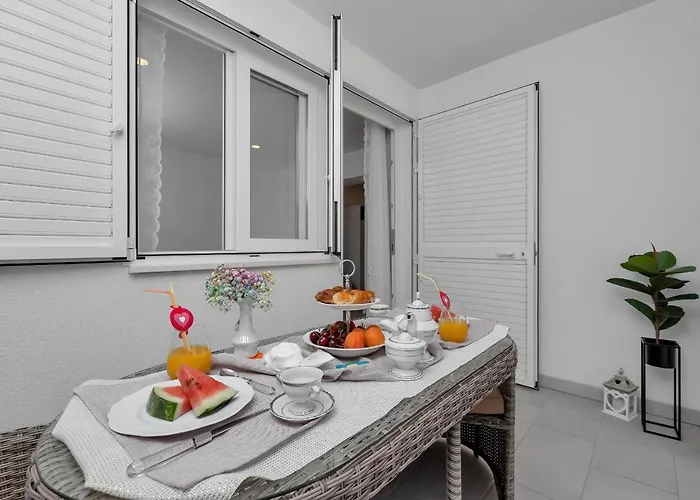 Апартаменты Luxurious Jube Макарска